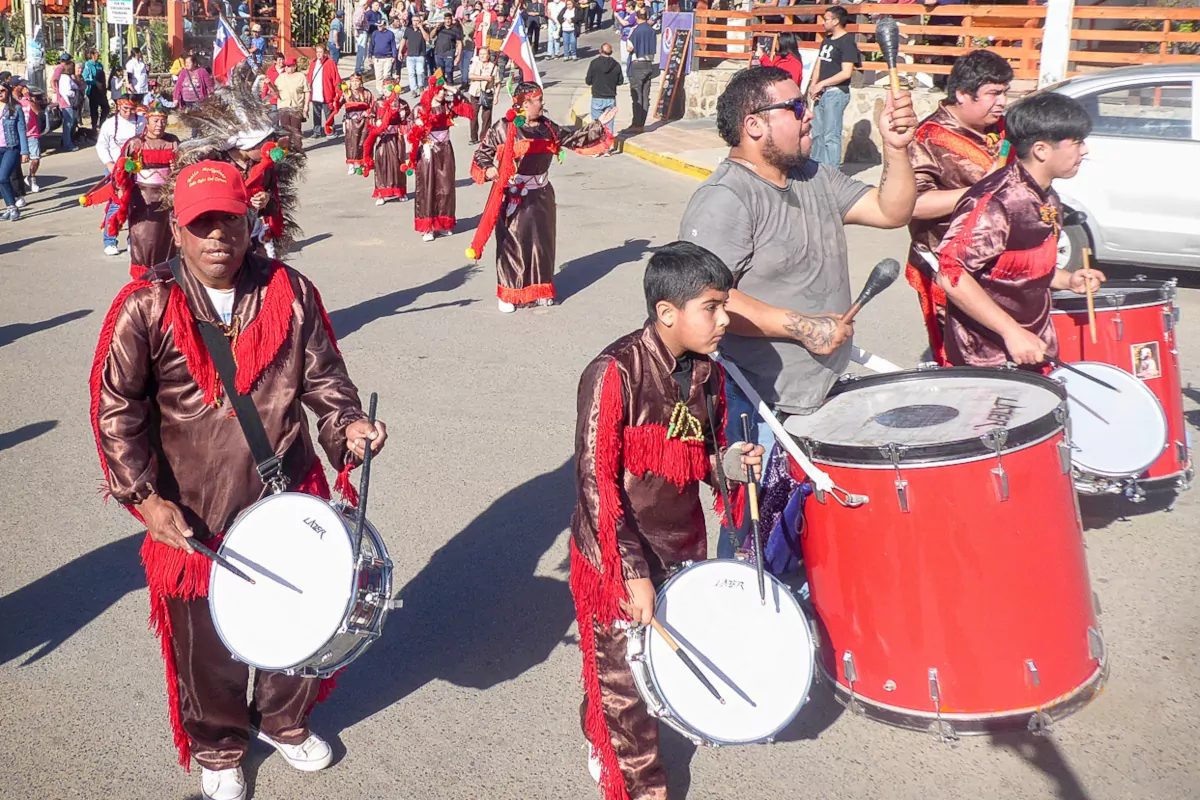 Guanaqueros: fiesta de San Pedro 2023. Baile del grupo Pieles Rojas del Carmen"
